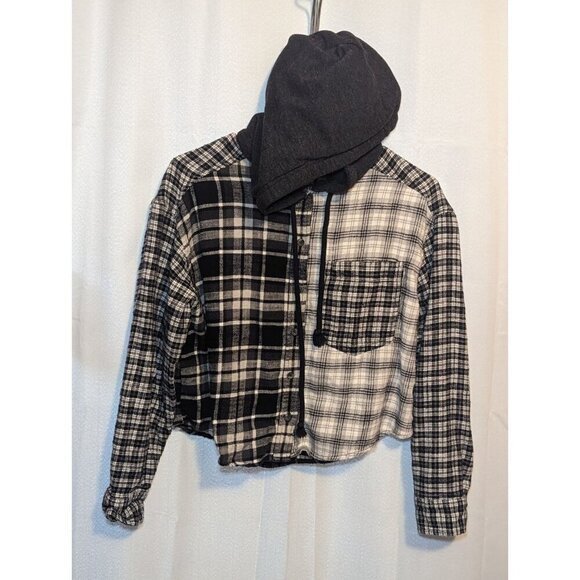 American Eagle Women's S Black White Split Plaid Cropped Button Front Hoodie - Picture 1 of 16